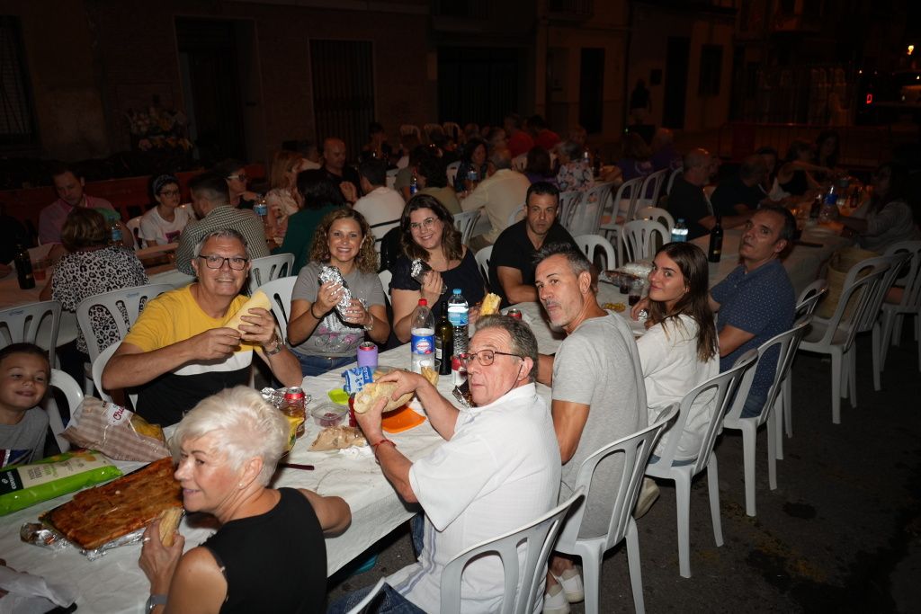 Búscate en las cenas populares en barrios Vila-real de este sábado