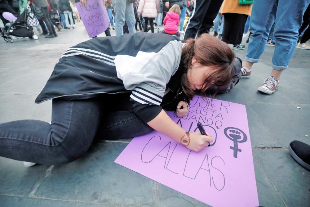 Miles de mujeres se manifiestan en Palma por el 8M