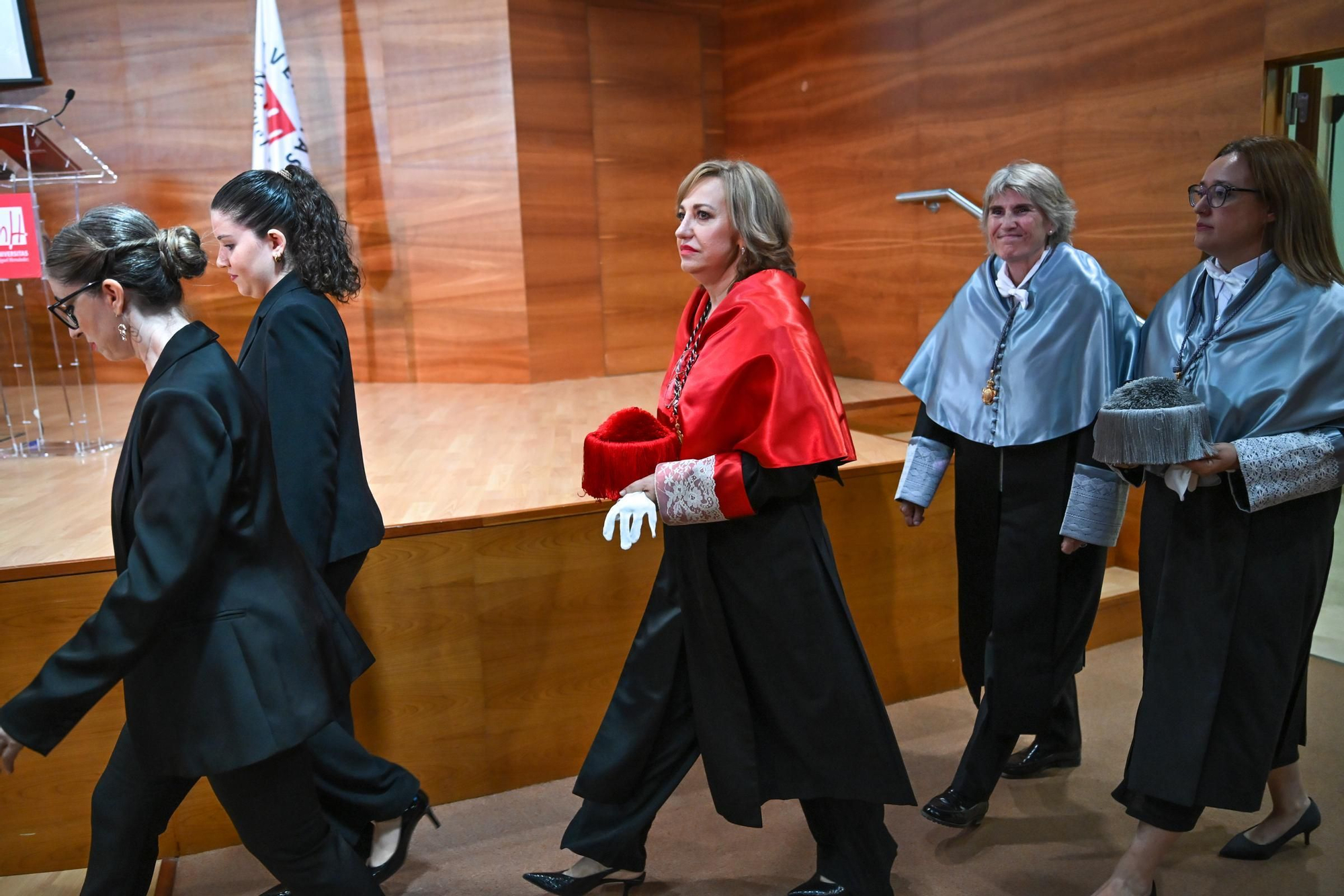 Así ha sido el acrto de investidura como Doctora Honoris Causa por la UMH de Elche de la periodista Paloma del Rio