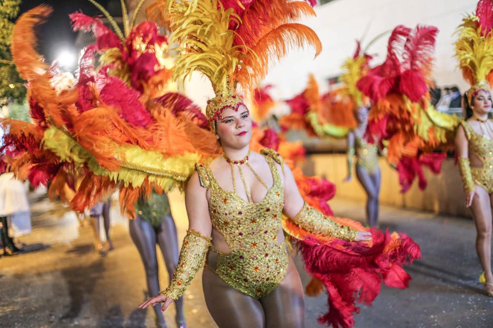 Instante del desfile del carnaval nocturno