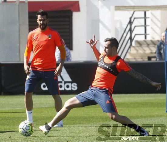 El Valencia CF entrena ante su afición