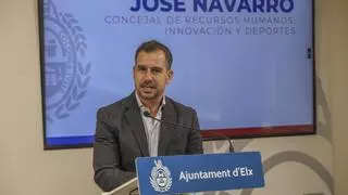 El ya exconcejal del PP de Elche José Navarro, tras dejar el acta: "Lo hago por proteger a mi familia"