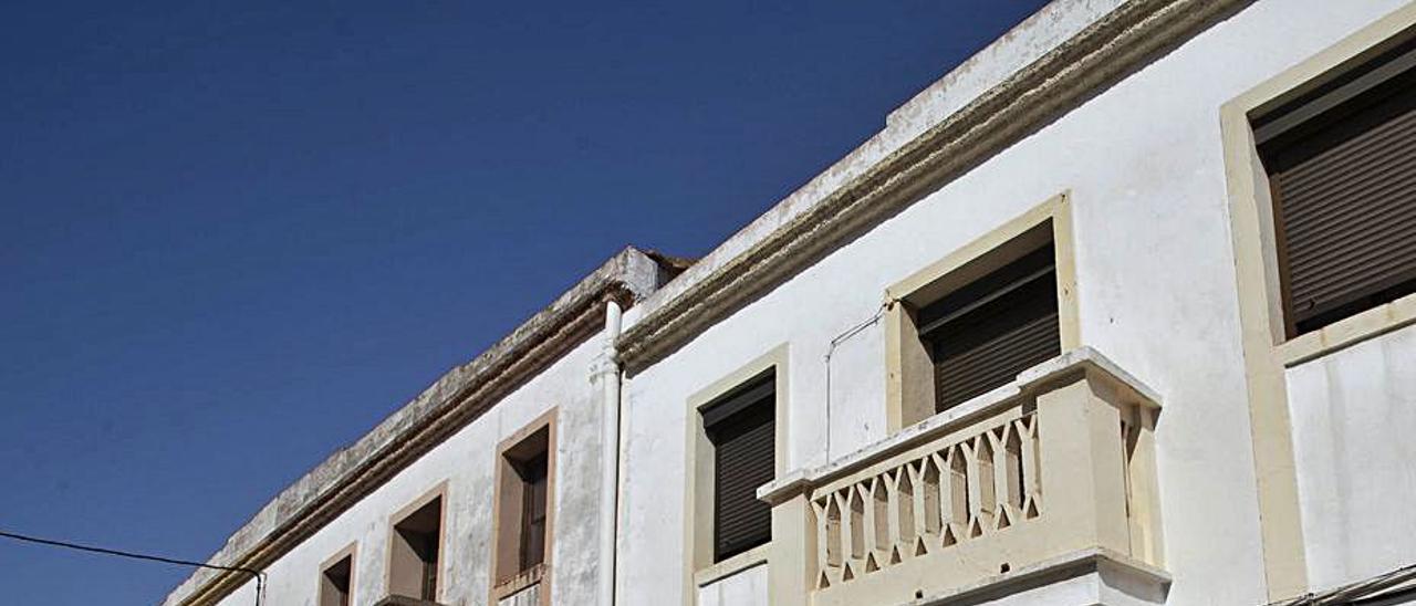 Fachada de la antigua casa del secretario. | TORTAJADA