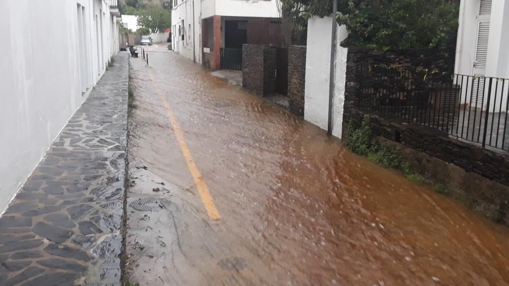 Aspecte matinal de Cadaqués després de les últimes pluges