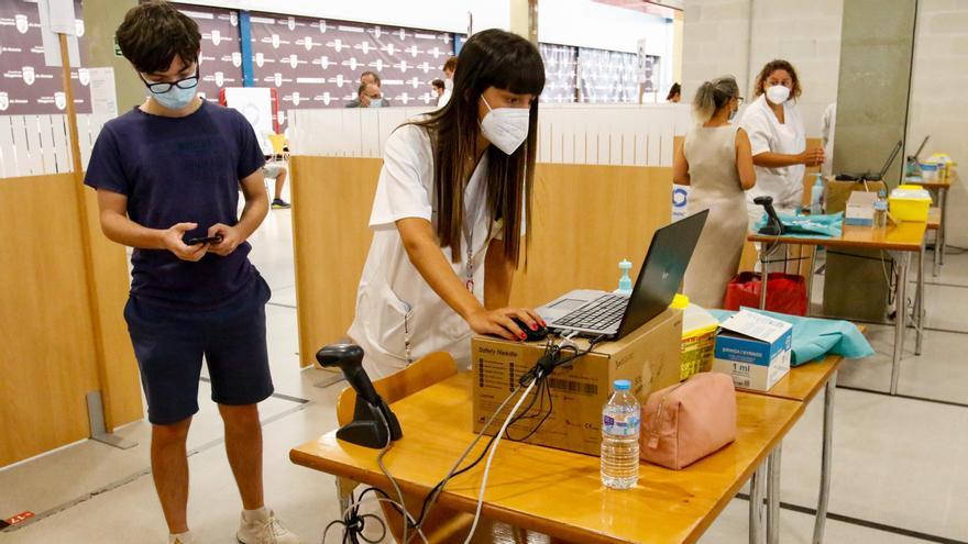 Uno de los participantes en la campaña de vacunación a jóvenes de 19 años