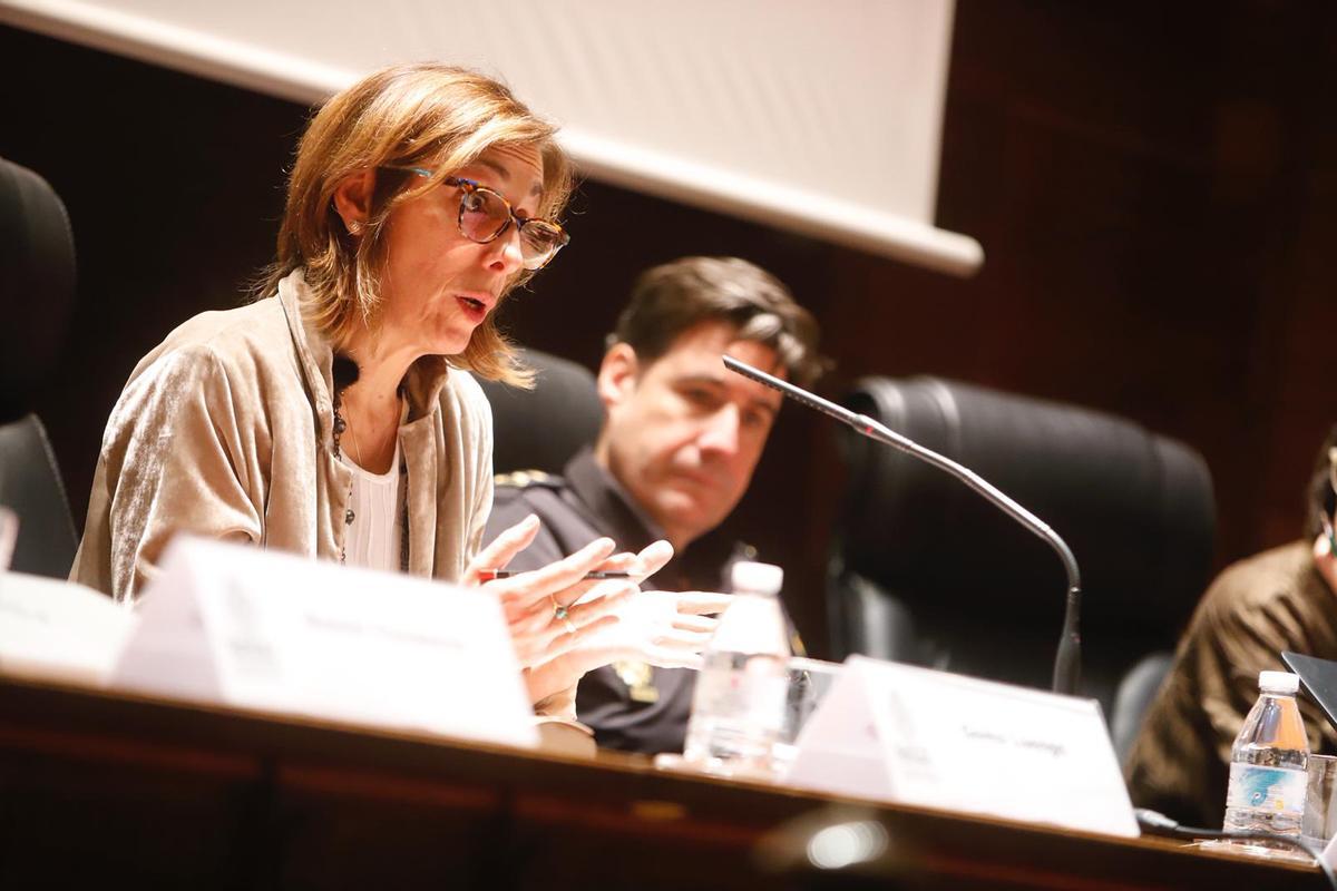 La magistrada Gema Luengo, este viernes, durante la mesa redonda 'Anatomía deldelito de acoso' que ha organizado del Colegio de Abogados en Zaragoza.