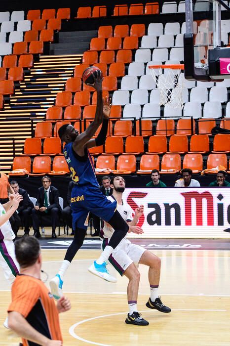 Las mejores imágenes del Baskonia-Unicaja en la Fase Final de la ACB