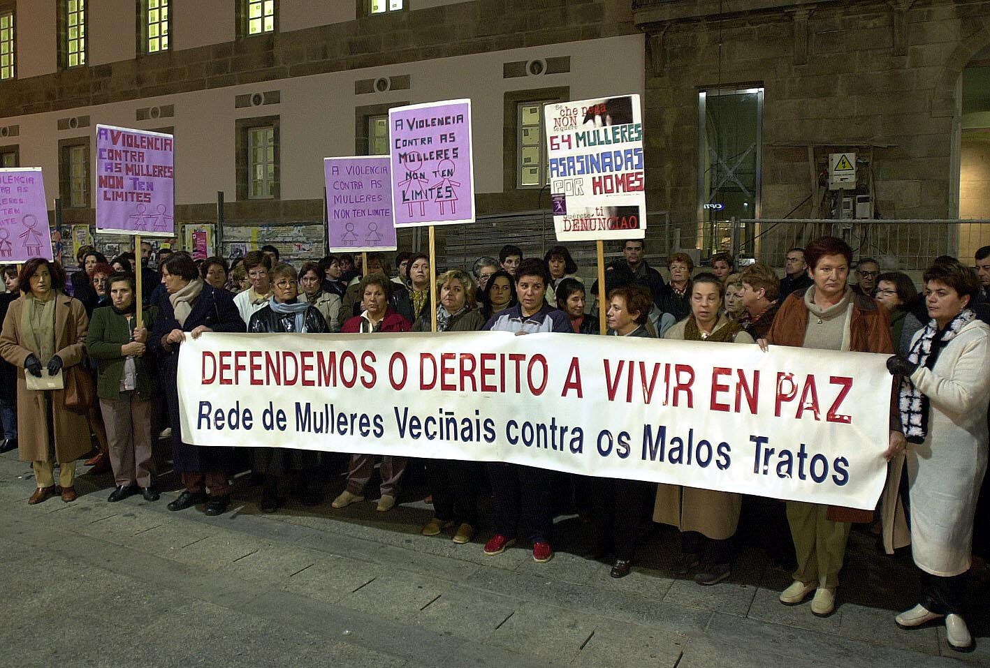 Concentración de mujeres en la calle Príncipe en 2001