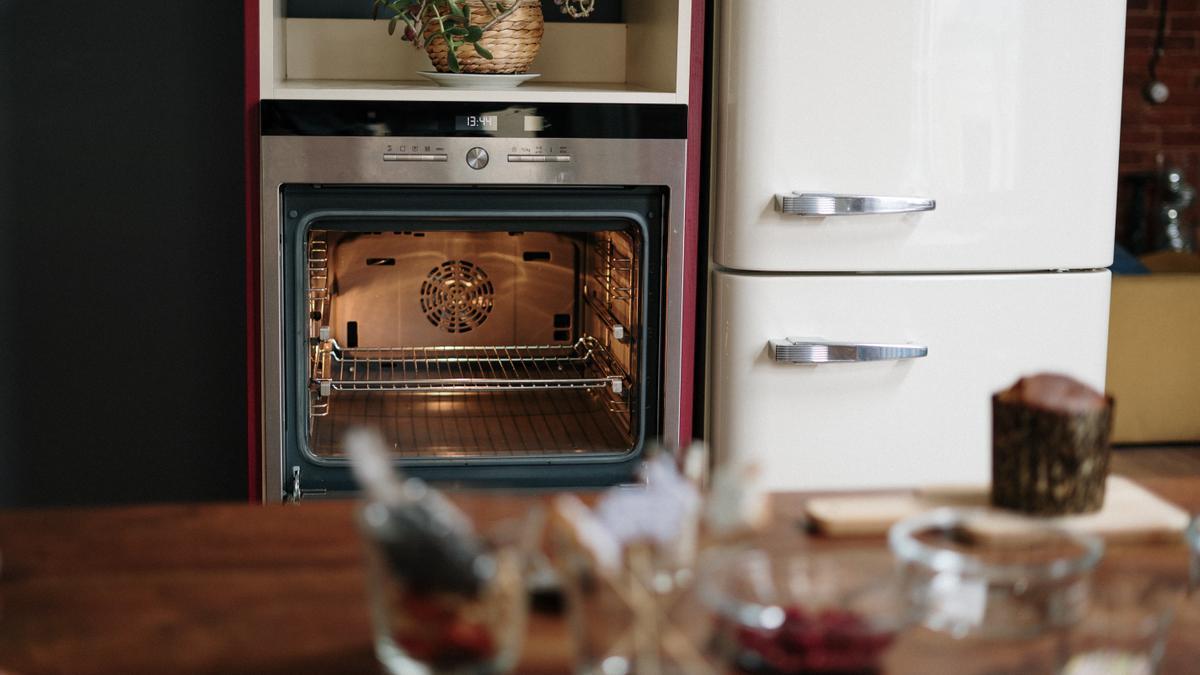 Trucos caseros para limpiar el horno fácilmente y sin productos