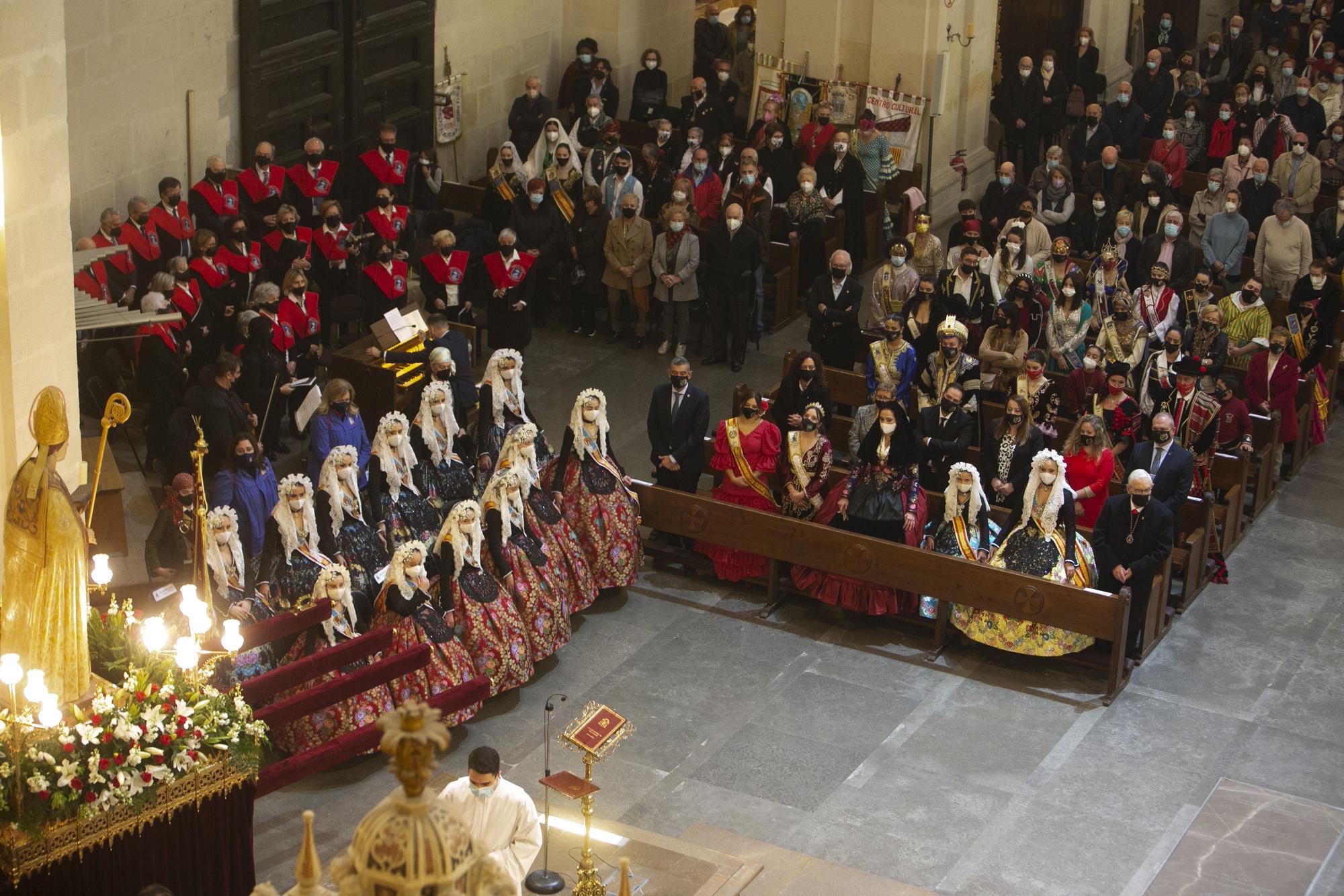 Procesión de San Nicolás y ambiente festivo en Alicante por el Día de la Constitución