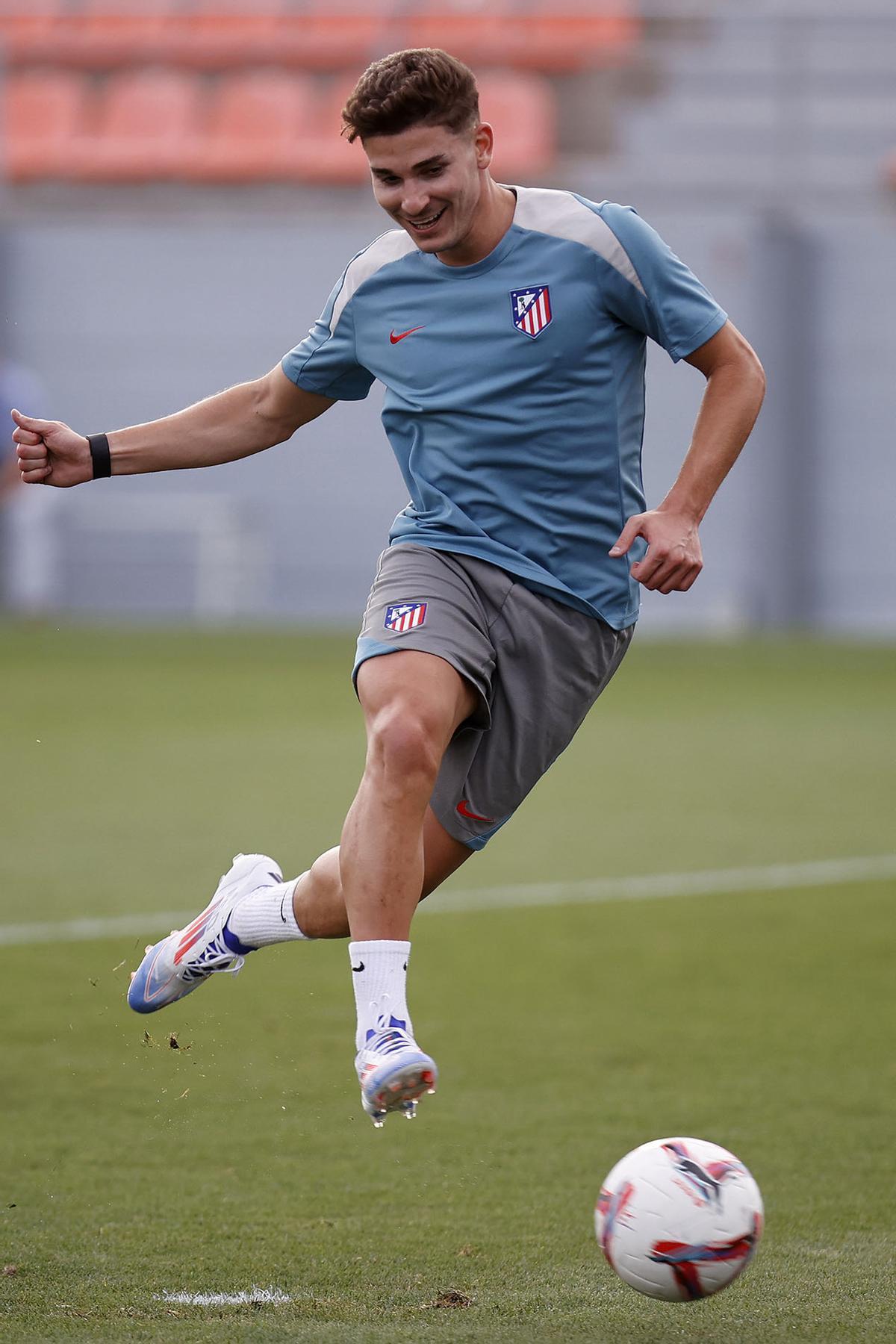 Julián Álvarez entrena con el Atlético de Madrid