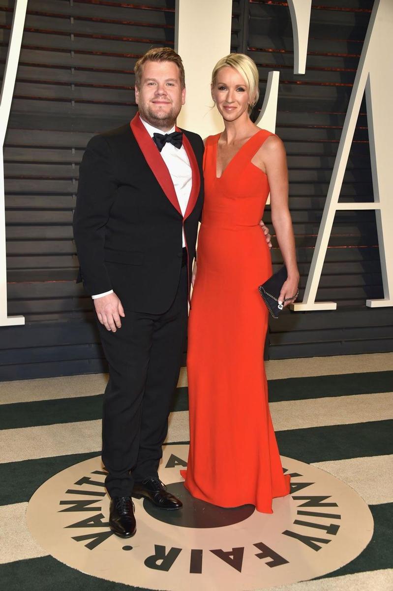 Oscar 2017: James Corden y Julia Carey, conjuntados de rojo en la fiesta Vanity Fair
