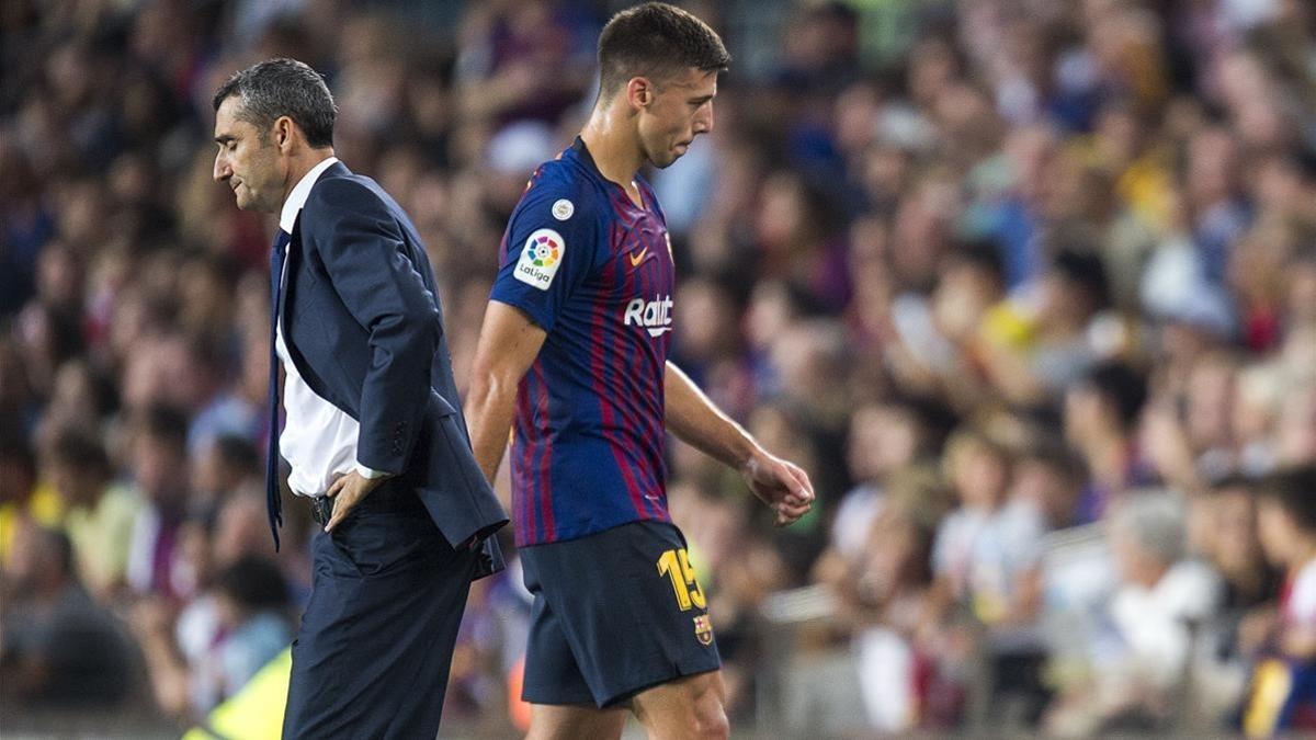 Lenglet abandona el terreno de juego ante Valverde tras ser expulsado con el Girona.