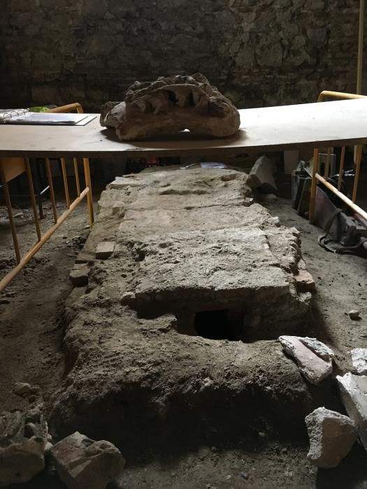 Visita a las obras del interior de la iglesia de Santiago