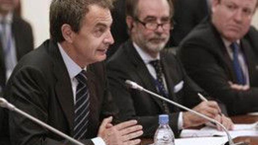 Zapatero defiende las reformas y elogia a las empresas exportadores