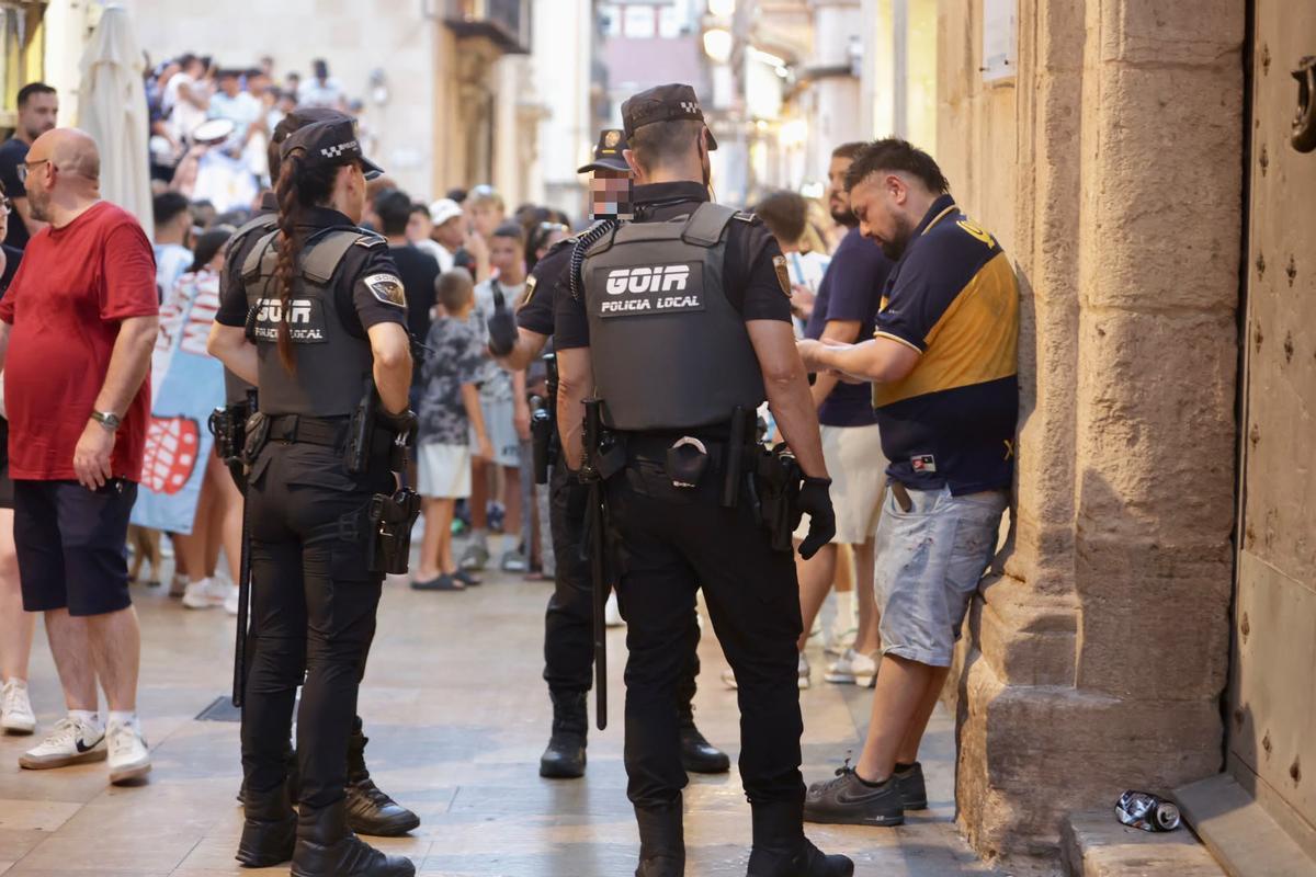 El centro de Alicante, lleno de hinchas argentinos para ver la semifinal del Mundial frente a Inglaterra