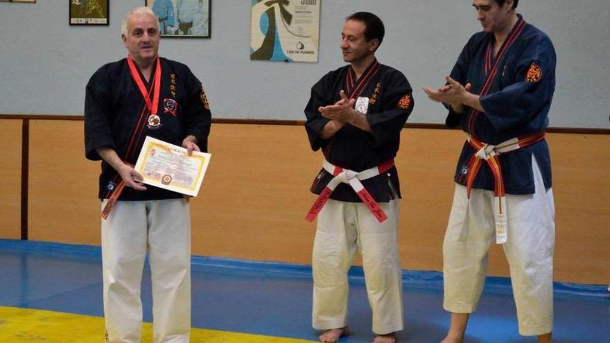 Darío Dossío, a la izquierda, con Javier Moreno y Agustín Martín.