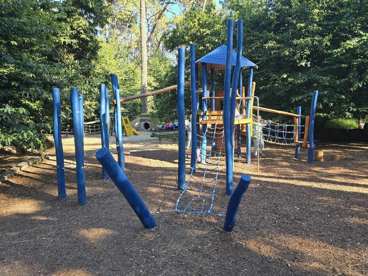 El parque infantil.