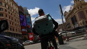 lainz43609998 a cyclist carries a deliveroo bag in madrid  spain  june 4  180604155142