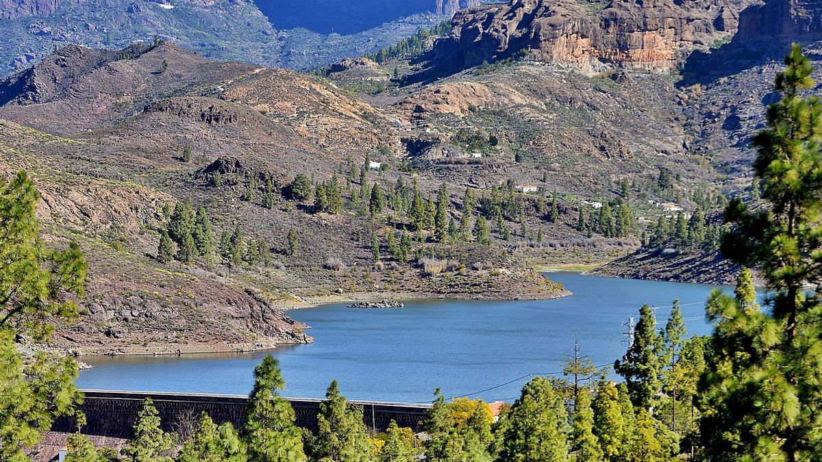 Panorámica de la presa de Chira