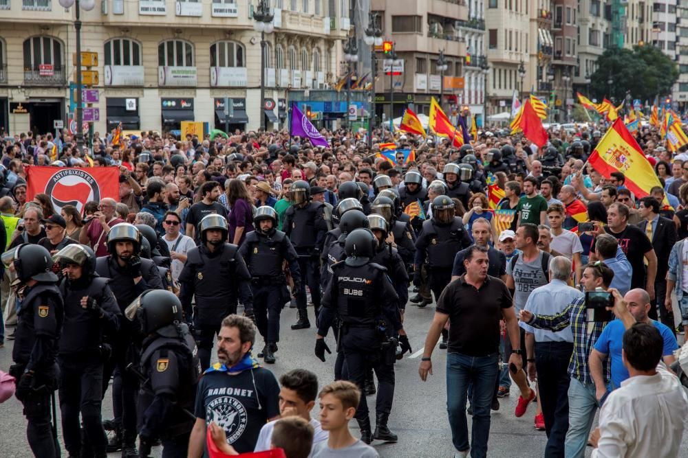 La ultradreta irromp a la manifestació del 9 d'oct