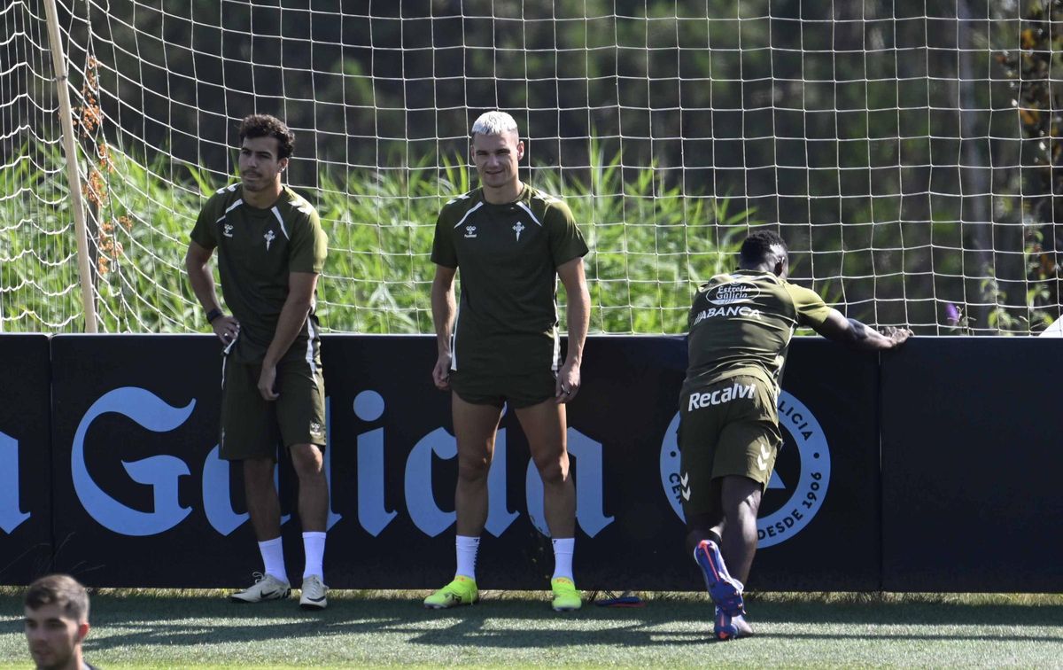 Manu, Jutglá y Aidoo, ayer en Afouteza.