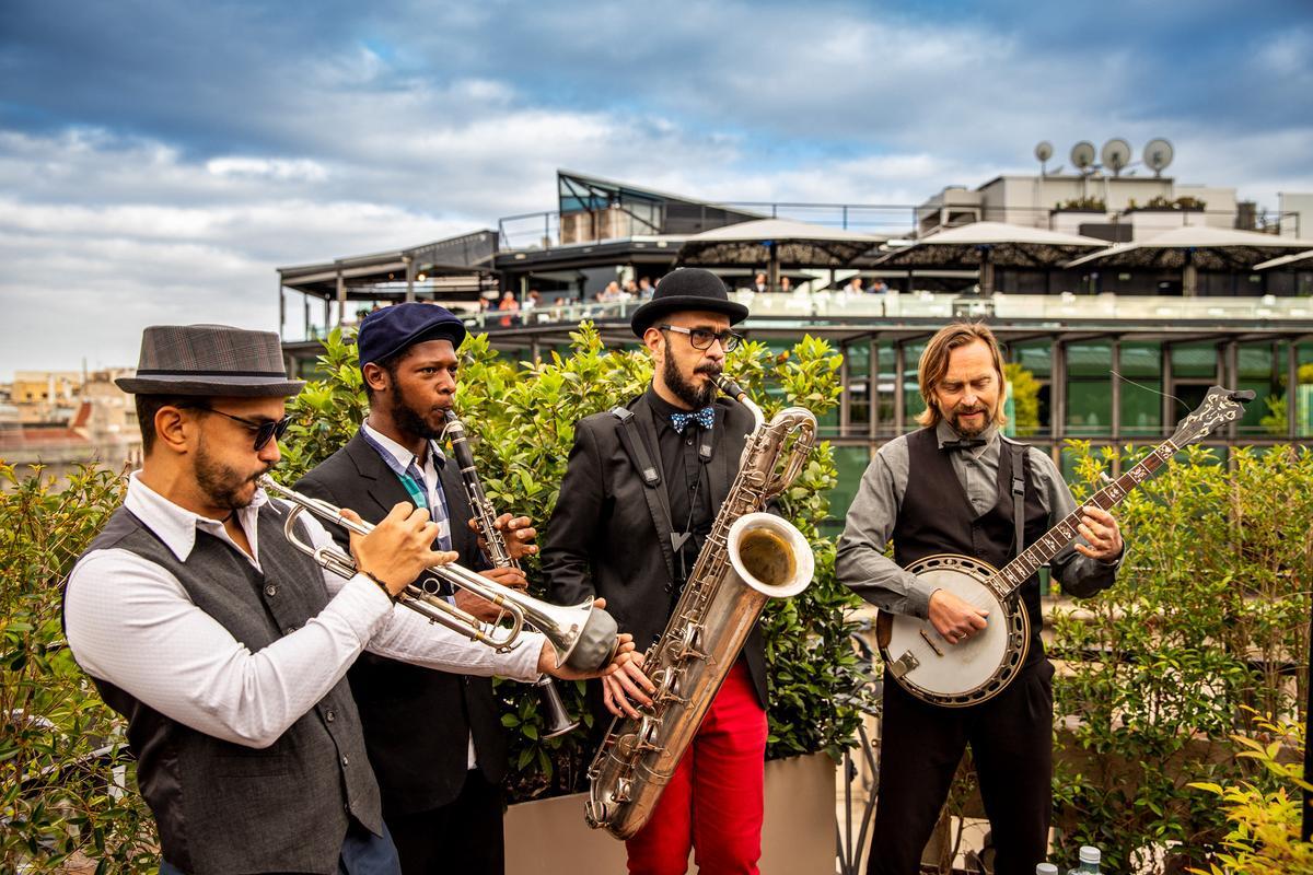 Concierto en la terraza del lujoso Monument.