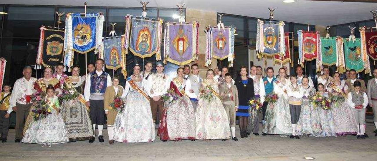 Los falleros ya toman las calles de Carlet