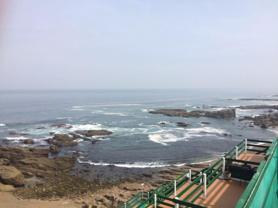 Una mancha de contaminación obliga a cerrar la playa de La Ñora