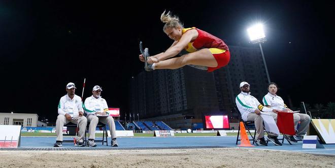Desiree Vila Bargiela de España compite en la final femenina Long Jump T63 en el Campeonato Mundial de Atletismo Para en Dubai, Emiratos Árabes Unidos.