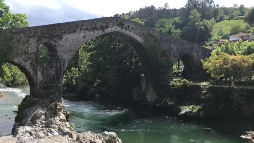 Las imágenes inéditas de Cangas de Onís en pleno puente festivo