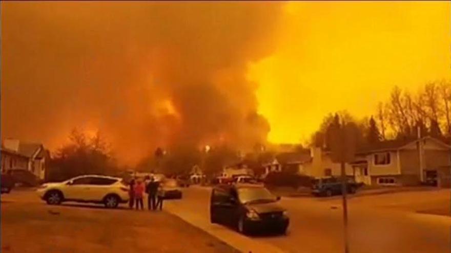 El fuego ha devorado ya 200.000 hectáreas en Canadá