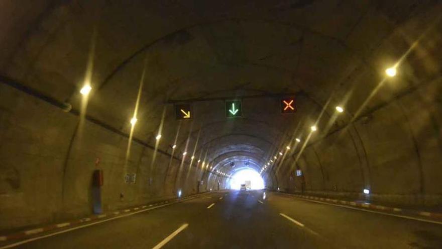 Interior del túnel de Padornelo.