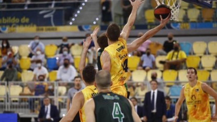 Un momento del partido entre el CB Gran Canaria y el Joventut.