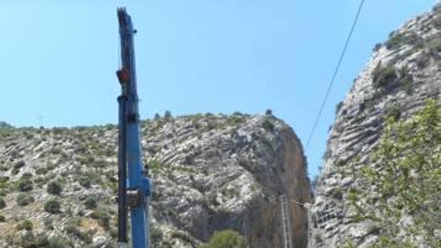 Aguas de Calpe cambia la bomba del pozo Lucifer, en Laguar, para ahorrar energía