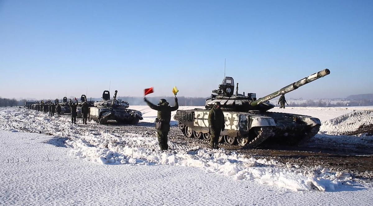 Retirada de algunos tanques rusos tras ejercicios conjuntos con las fuerzas armadas de Rusia cerca de Brest.