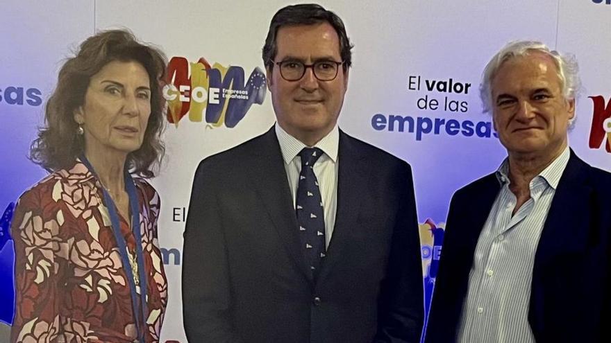 Carmen Planas, Antonio Garamendi y Sergio Bertrán, ayer.