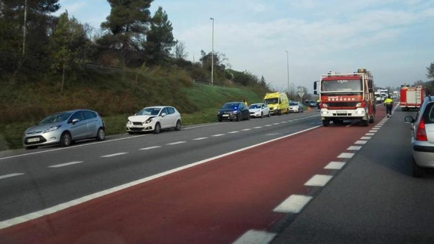 Accident a la C-55 al barri dels Comtals