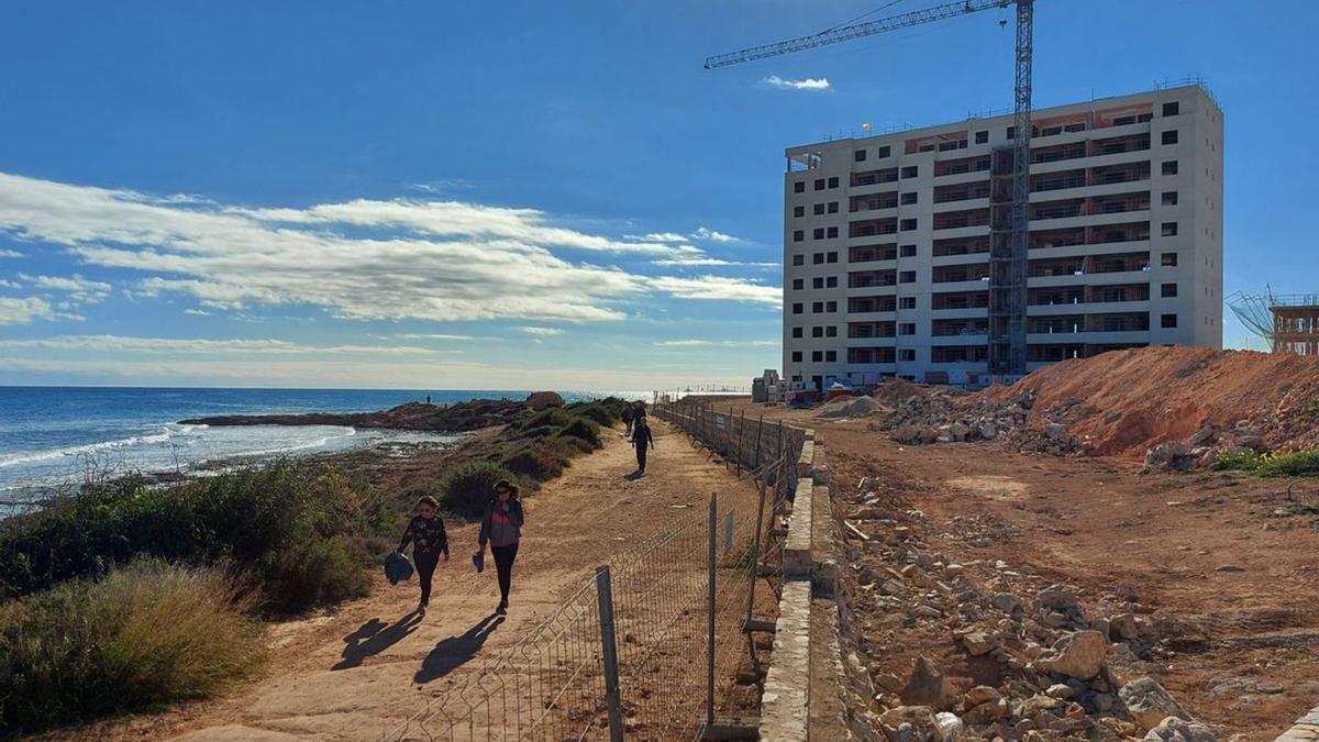 Final del paseo marítimo de Rocío del Mar hacia Punta Prima. | L. MÁRMOL 