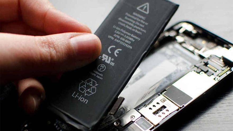 La UE exigirá que las baterías de teléfonos y ordenadores sean extraíbles y reciclables