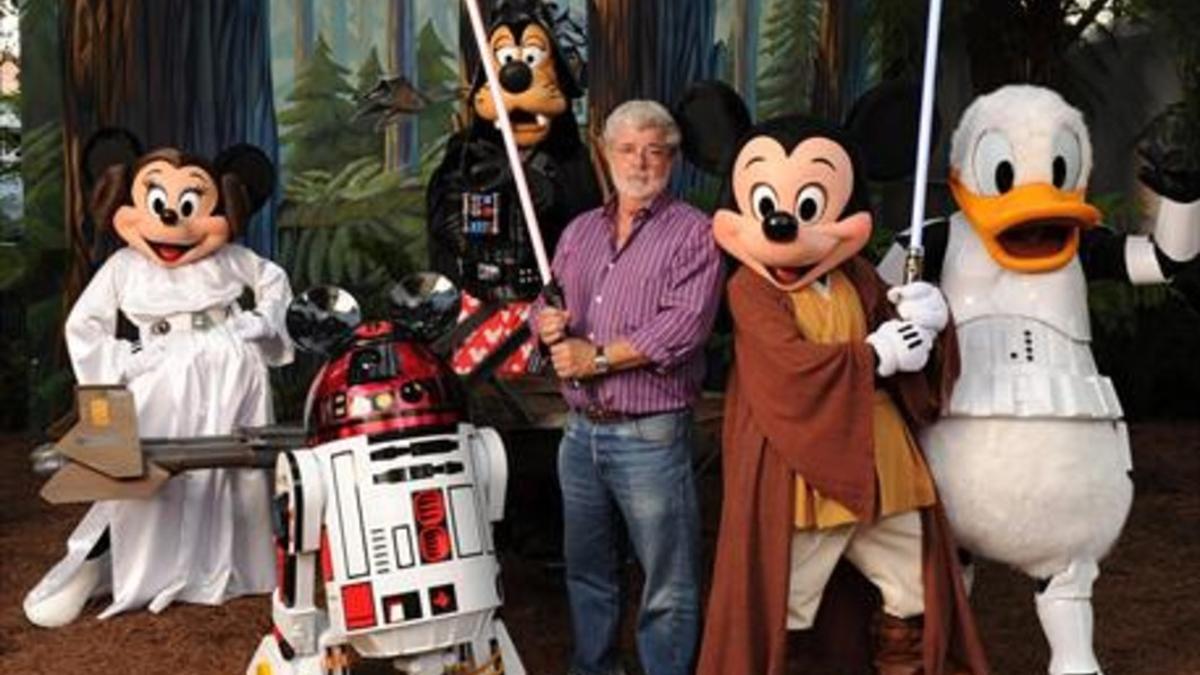 LUCAS Y La 'troupe' DISNEY. En 2012, la compañía compró al cineasta su imperio.