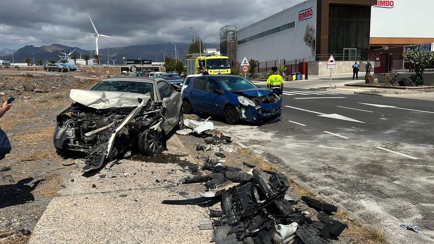 Un conductor arrolla cinco coches en Agüimes