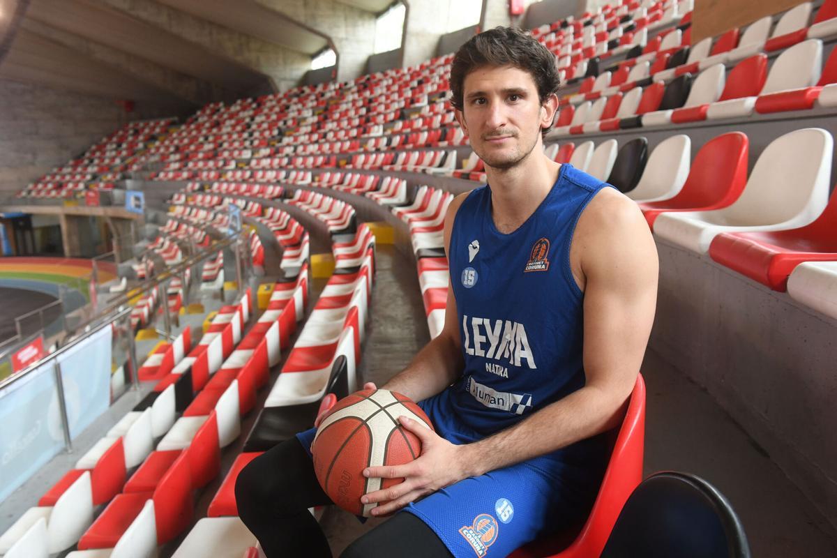 Pablo Hernández jugadora Leyma baloncesto en el palacio de los deportes