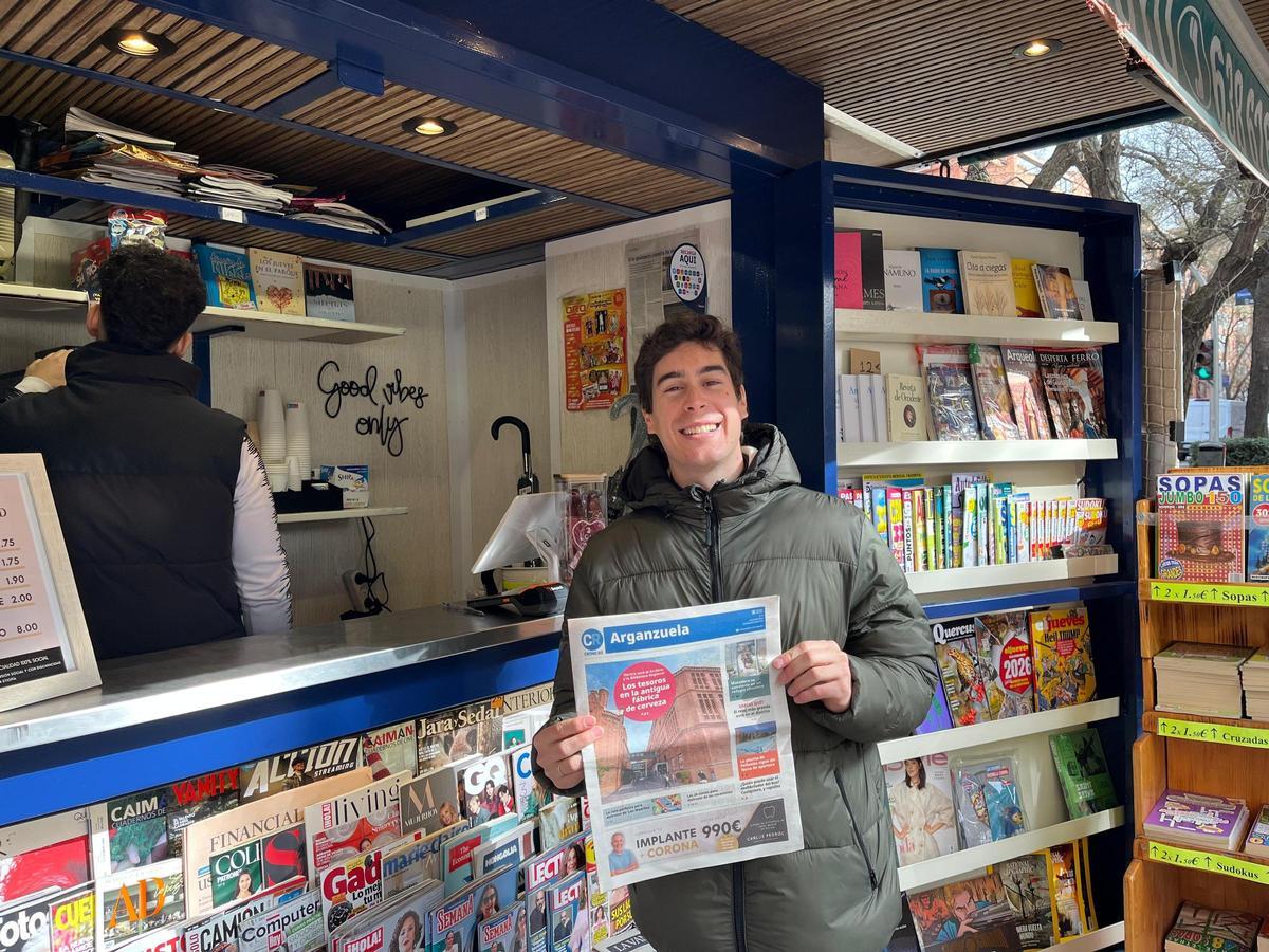 El quiosco de Arganzuela (Madrid) vuelve a la vida para cambiar la de otros: "Lo que ganamos tiene un buen fin"