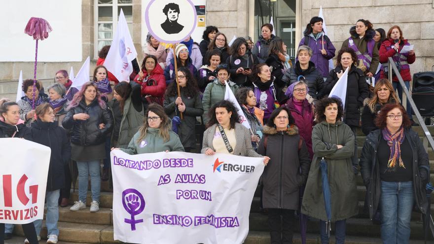Las mujeres trabajadores salen a la calle en Vigo: &quot;&#039;Stop&#039; precariedade&quot;