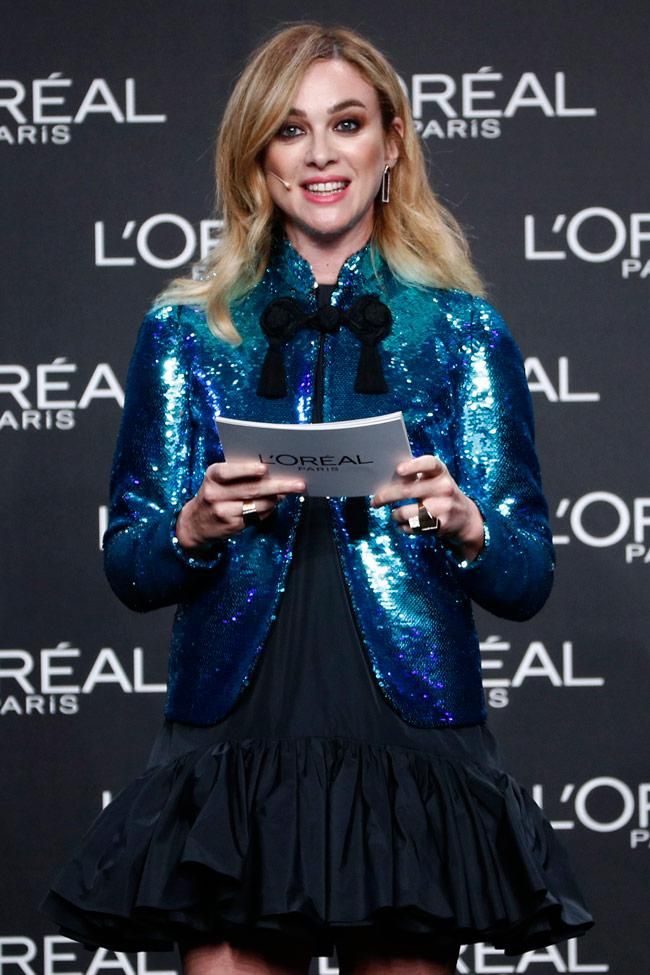 Marta Hazas entrega el premio L'Oréal en MBFWM con un look de Jorge Vázquez