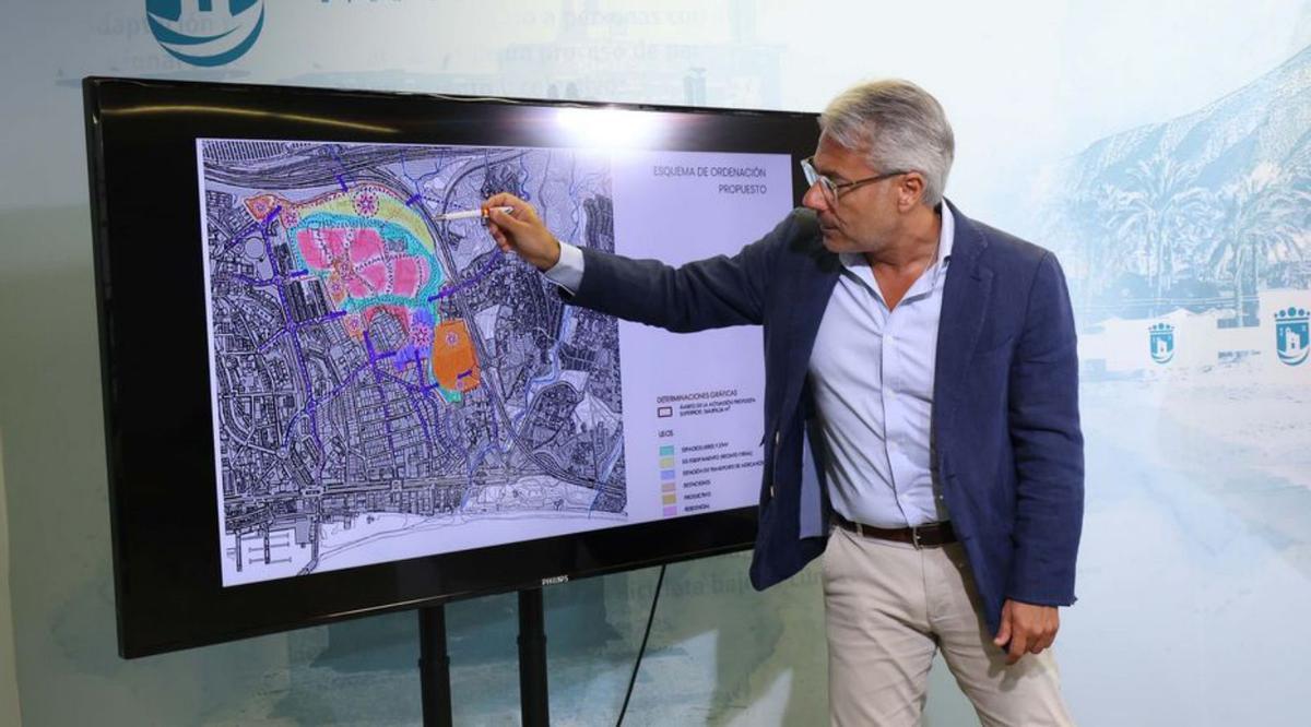 El edil de Urbanismo, durante su comparecencia.
