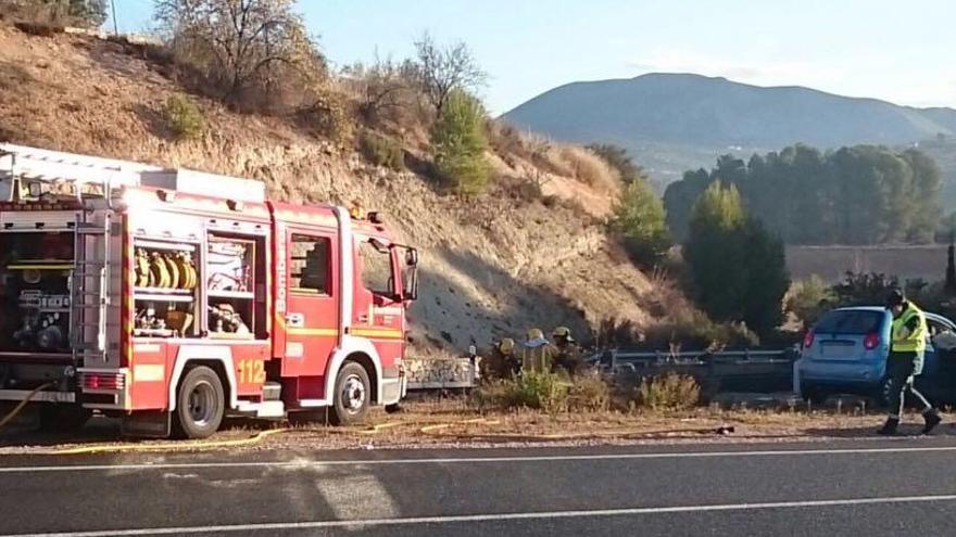 Momento en el que estaban interviniendo los bomberos.