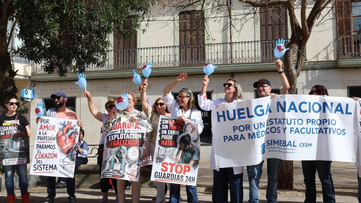 Imagen de la última concentración por la huelga de sanitarios de Ibiza.