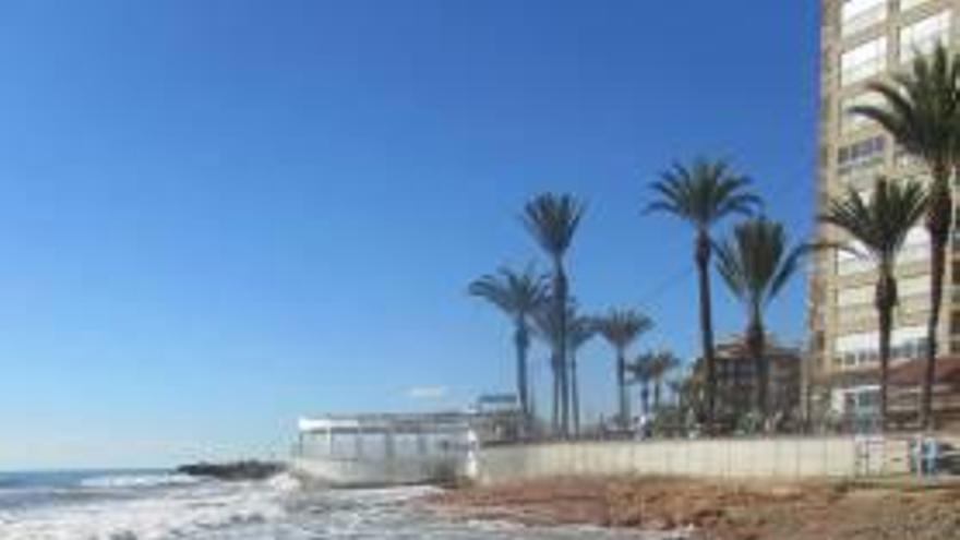 El temporal se lleva la arena en buena parte del litoral de la comarca